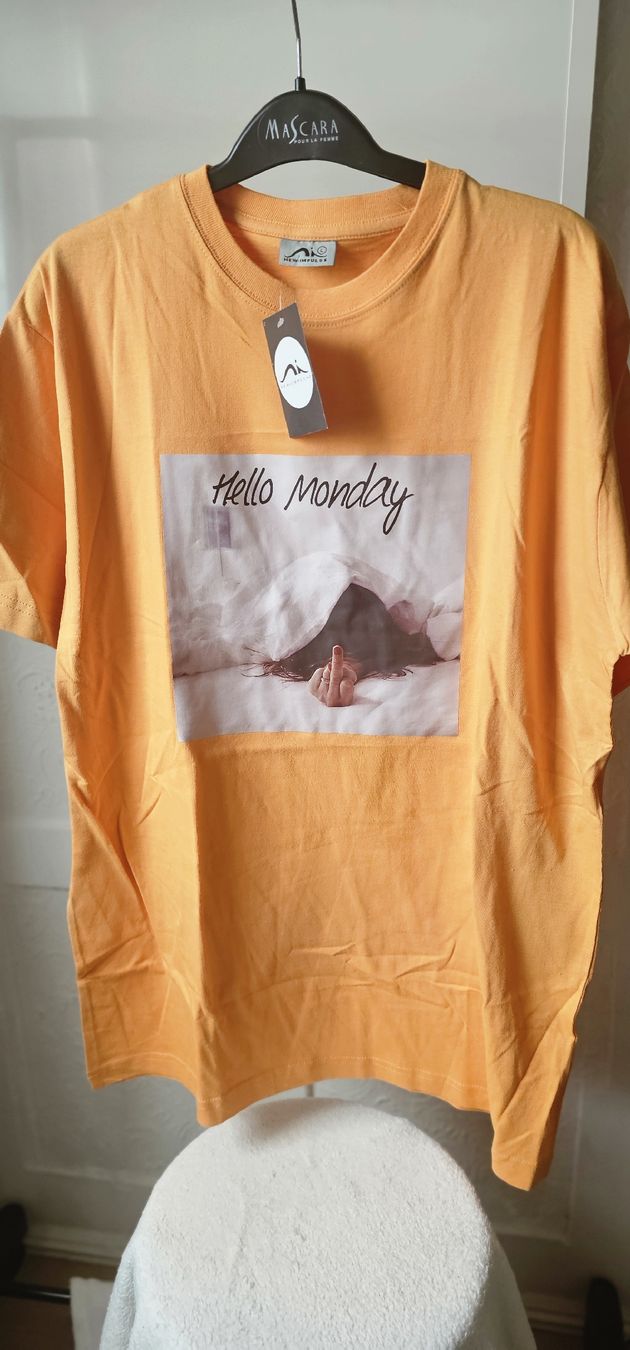 T-Shirts: Funny Orange "Hello Monday" T-Shirt, New – Neu (gemäss Beschreibung) aus Rorschach von Alles_9.90 1