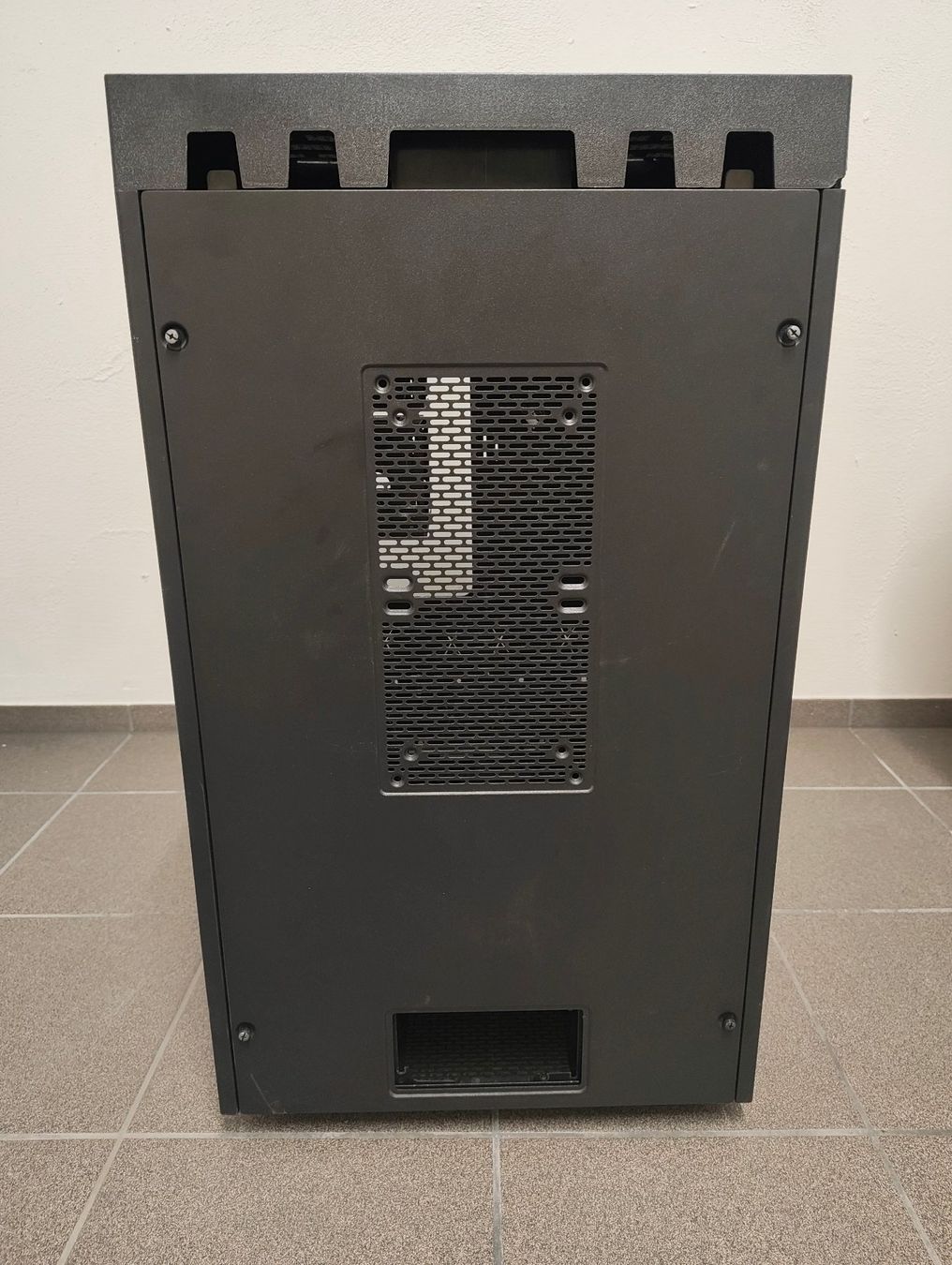 Thermaltake Custodie: Thermaltake The Tower 900, schwarz – Usato da Turgi venduto da Benaya 1