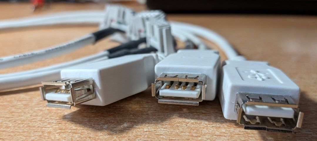 Cavi: 3x Câble USB interne pour PC, 49 cm – Nuovo (secondo la descrizione) da Cernier venduto da Poussetofiol 1