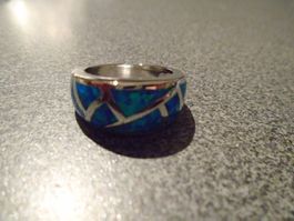 Ring silberfarbig, blaues/grünes Muster