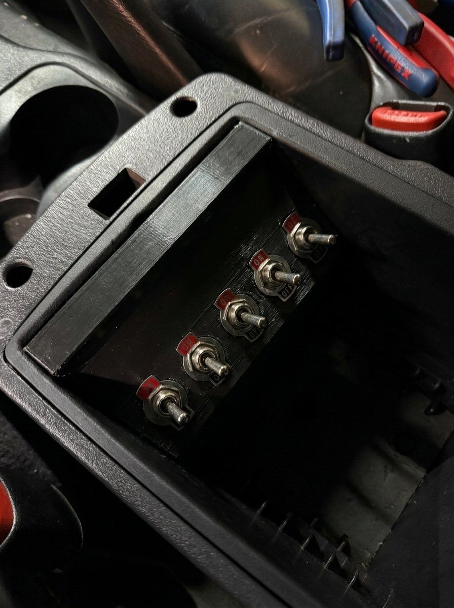 Jeep Tutti i ricambio: Jeep Grand Cherokee WJ Switchpanel Mittelkonsole – Nuovo (secondo la descrizione) da Full-Reuenthal venduto da halle46 2