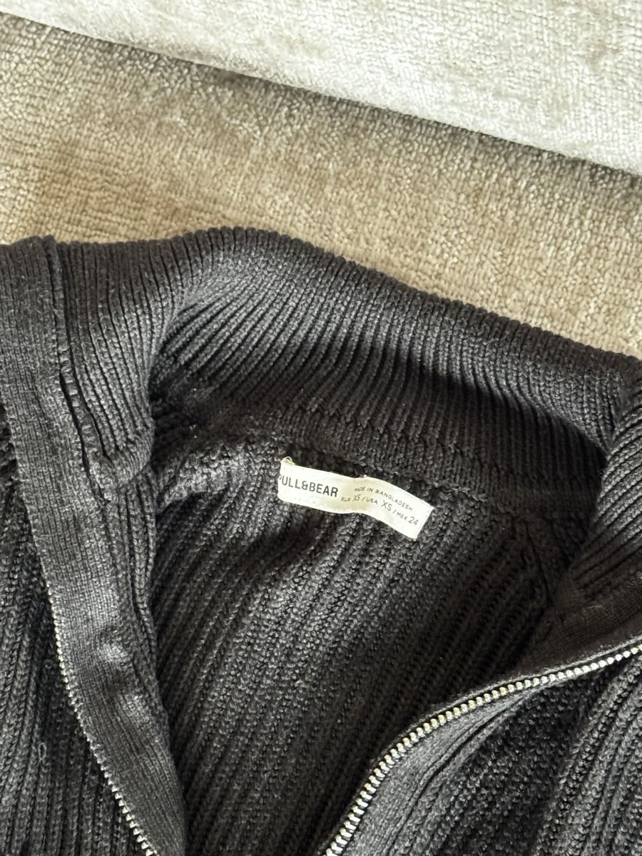 Pull&Bear Top: Pull&Bear pull court noir avec fermeture éclair taille XS – Nuovo (secondo la descrizione) da Les Acacias venduto da JaysGoodDeals 1