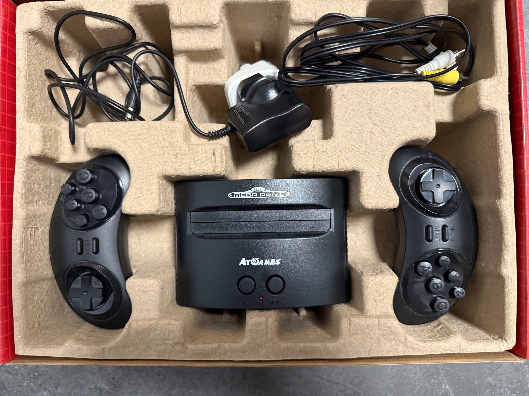 Sega Console: Sega Mega Drive Classic Game Console Mini – Usato da Pont-de-la-Morge venduto da Darfal 1