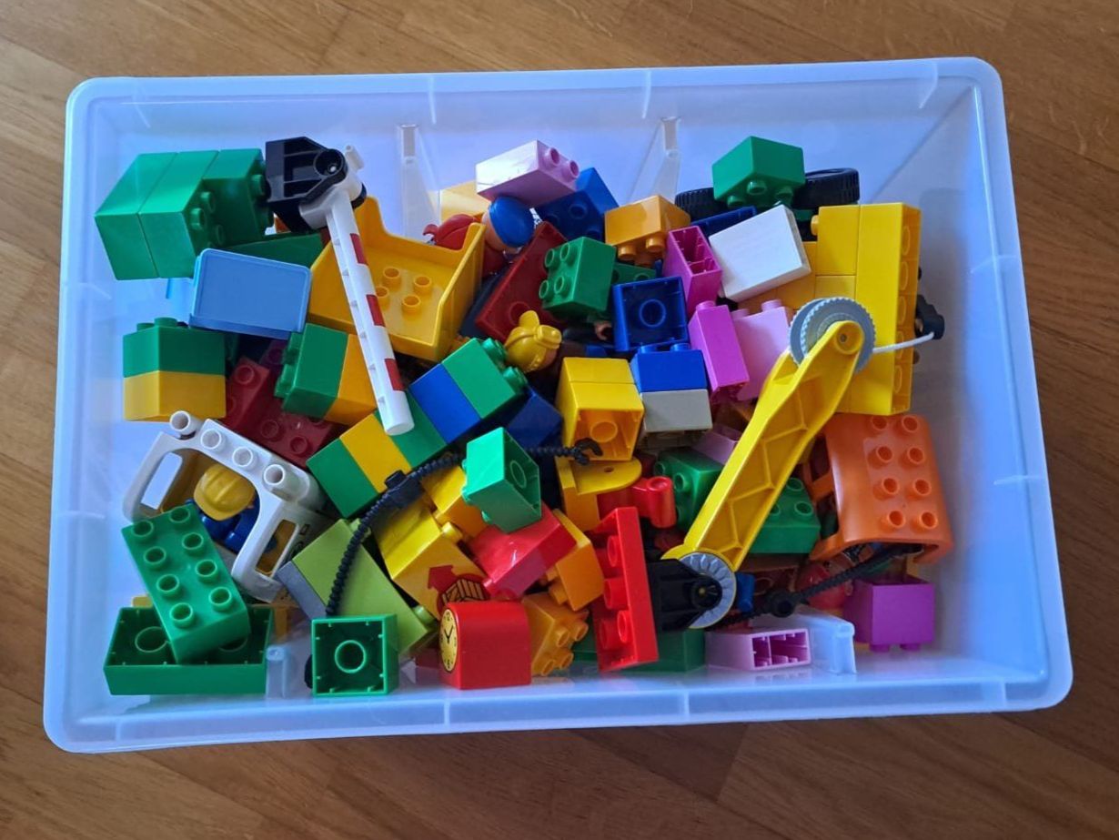 Lego Kit di costruzioni: Lego Duplo Bausteine mit Box – Usato da Münsingen venduto da BeatGrolimund 1