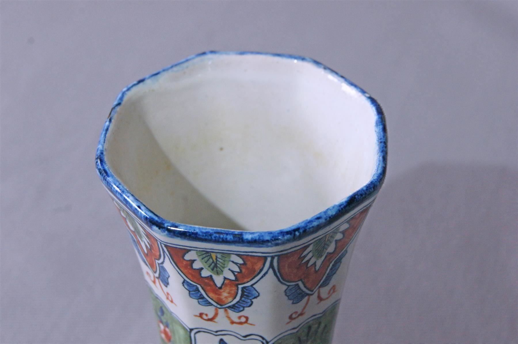 Vasen & Gefässe: Künstlervase mit floralem Muster – Gebraucht aus Geroldswil von ARTEFACTO 3