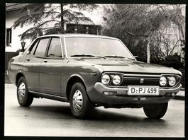 Fotografie Auto Datsun 160 J, Kfz-Kennze