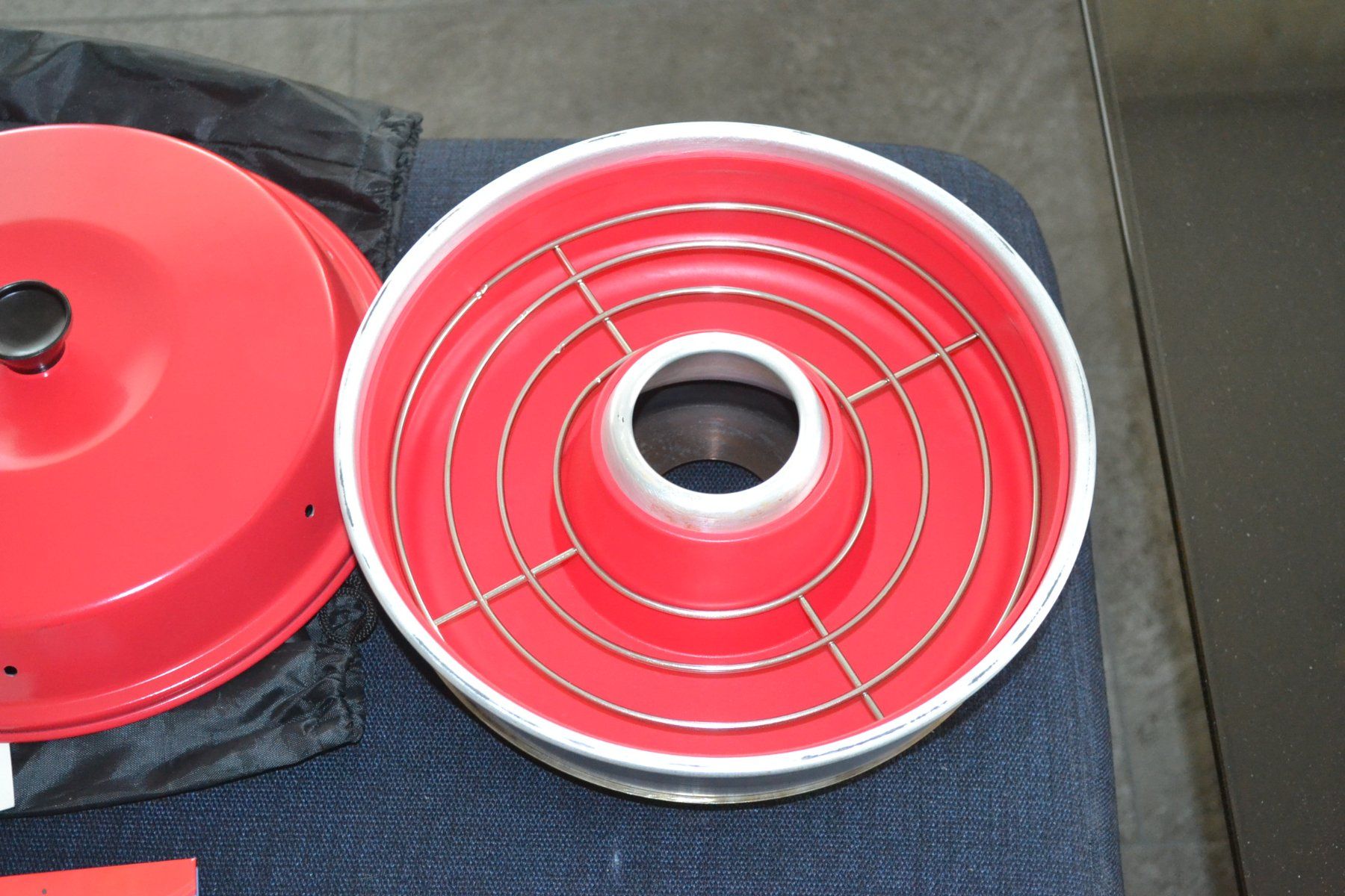 Komplettküchen: Omnia Camping-Backofen mit Silikoneinlage – Gebraucht aus Kölliken von  5