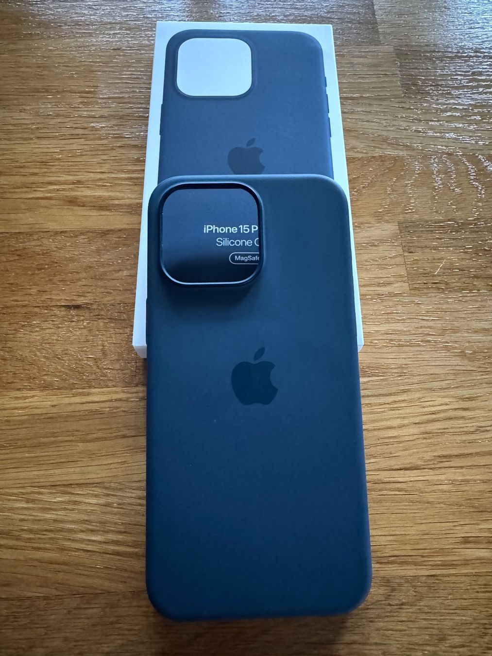 Apple Cover & Protezioni schermo: iPhone 15 Pro Max Silikon Case Sturmblau – Nuovo (secondo la descrizione) da Allschwil venduto da KShing 4