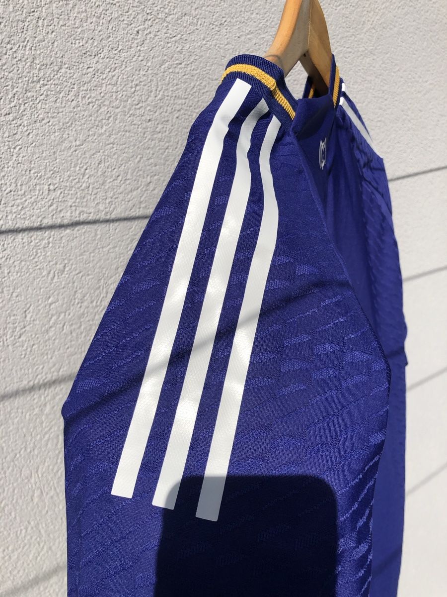 Real Madrid Maillots de corps & Pantalons: Real Madrid Jersey – D'occasion à Fribourg par ann_l9b7 8