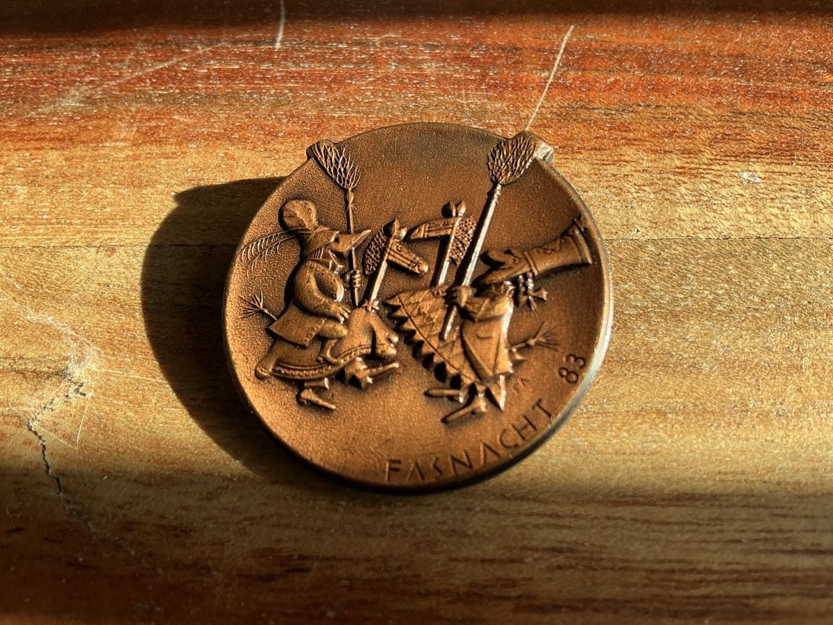 Basler Placchette & Badge: Baslerfasnachtsplaketten kupfer 1983 – Usato da Arlesheim venduto da printz01
