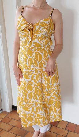 Sommerliches Midikleid mit Blätter Muster, Grösse M
