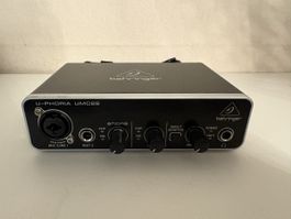 Behringer U-Phoria UMC22 Audio Interface