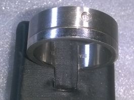 ring edelsthal ,,silber farbe,,,glanzig,,mit zerkonia