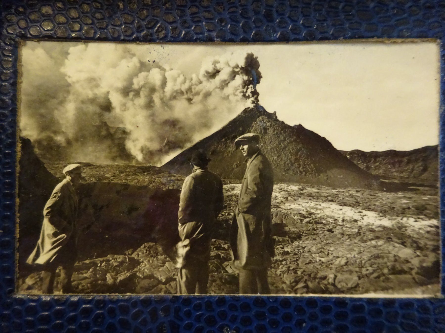 Mineralien & Heilsteine: * Historische Lava / Vulkan Vesuv – Gebraucht aus Esslingen von eintagammeer 1