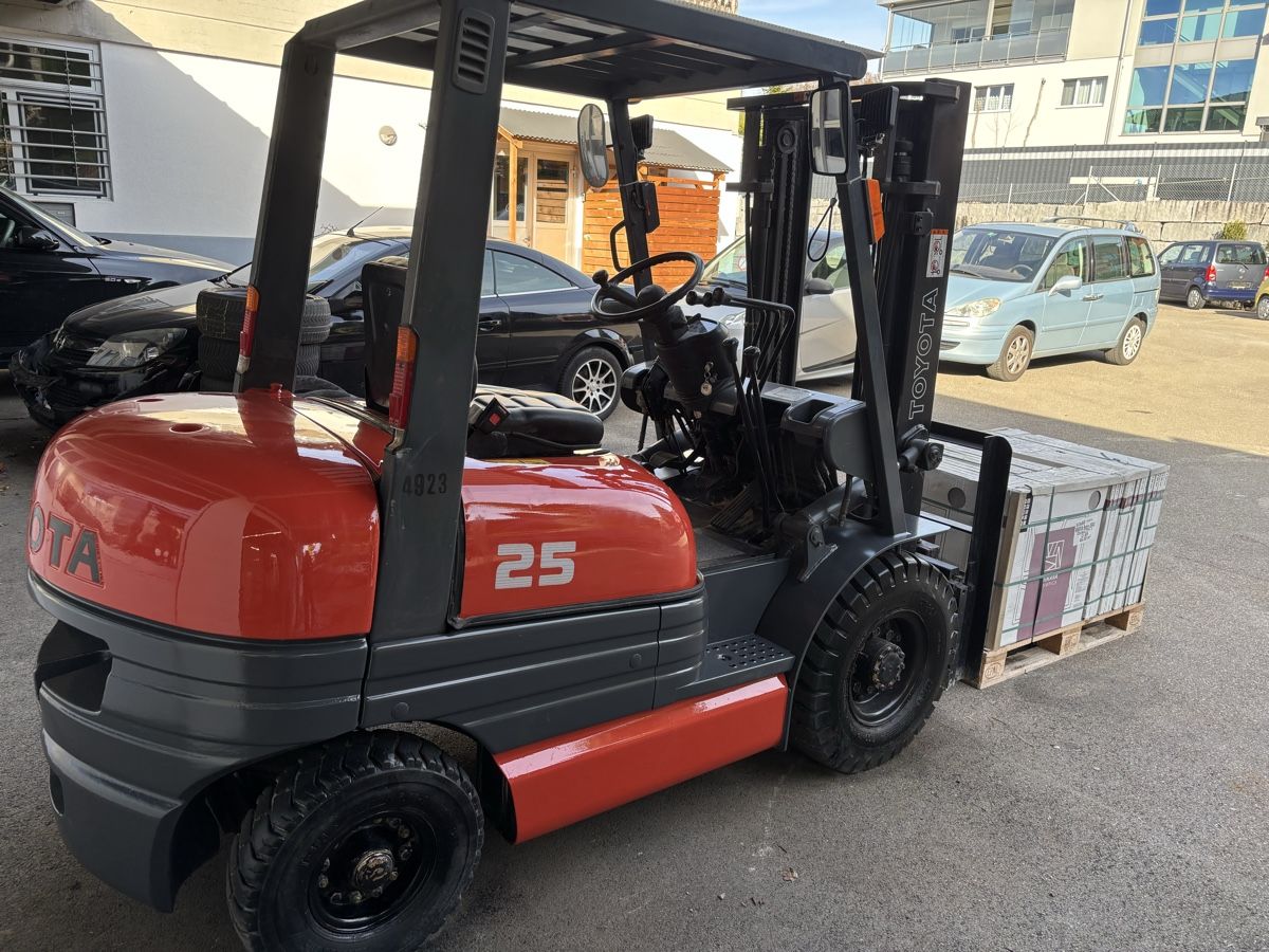 Toyota Carrelli elevatori e a forche: Stapler Toyota – Usato da Eschenbach SG venduto da Vili8 1