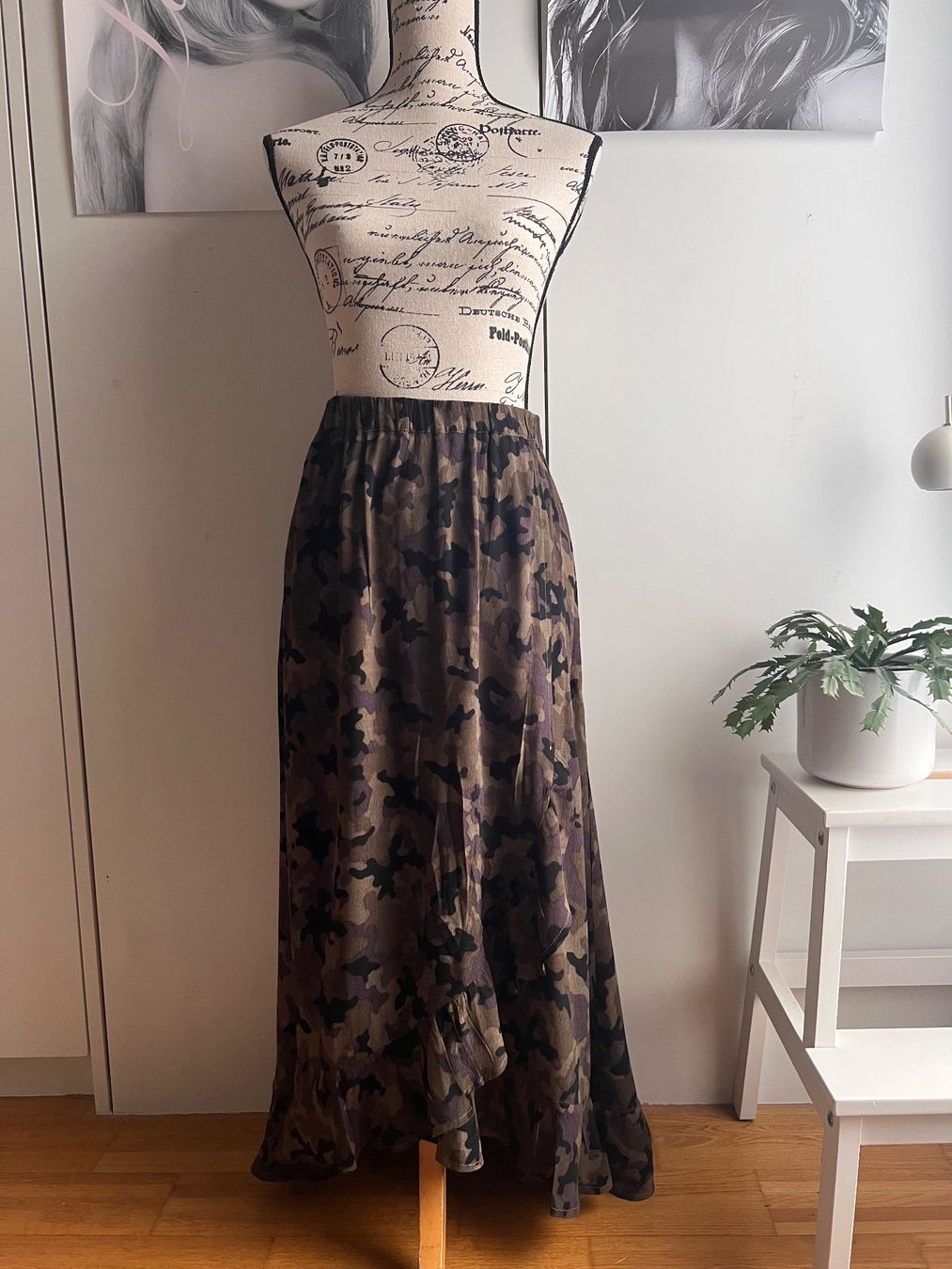 Gonne: Maxi Wrap Rock Camouflage-Muster Grösse S – Usato da Hünenberg See venduto da mississauga 3