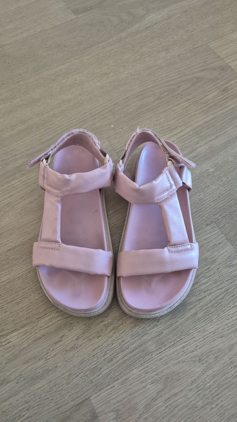 Scarpe per ragazze: Sandals fürs Mädchen,  Gr.35 – Usato da Benglen venduto da Lotury