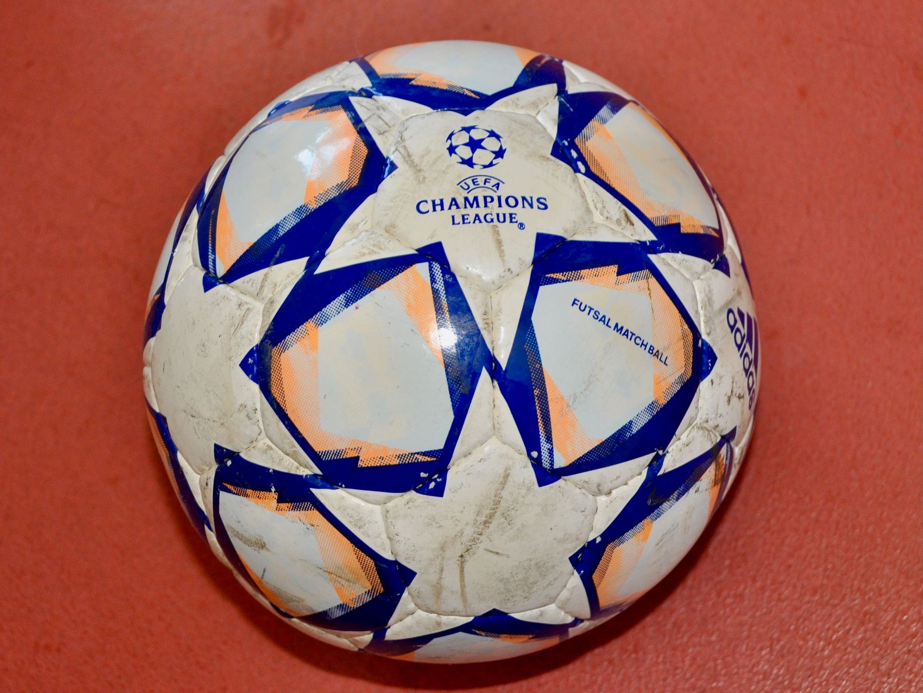 Adidas Palloni: Original Adidas Futsal – Usato da Basel venduto da fido_mania 1