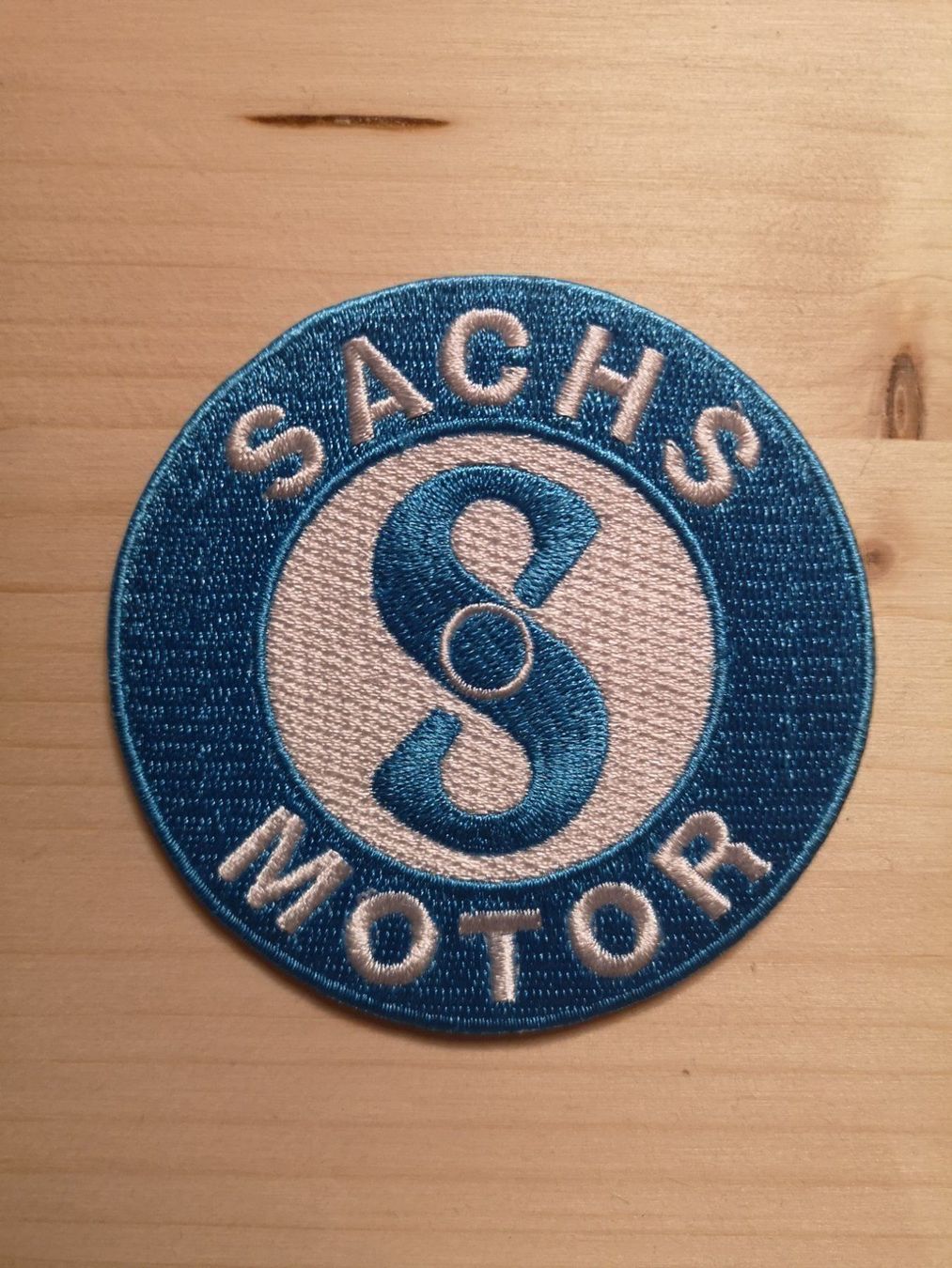 Sachs Toppe: Aufnäher Badge Patch Mofa Töffli SACHS MOTOR – Nuovo e nell'imballaggio originale da Grosswangen venduto da Jumbo1983