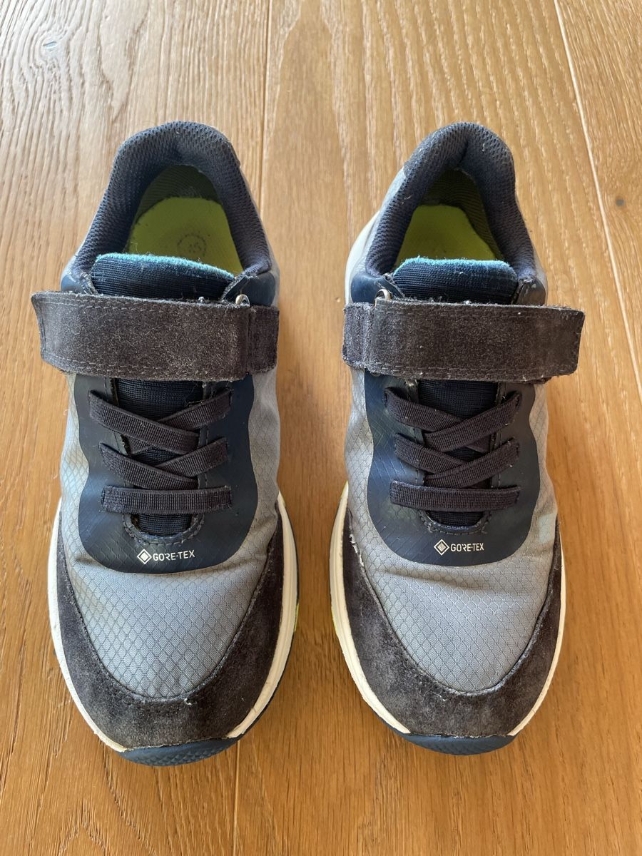 Scarpe per ragazzi: Trekkingschuhe / Sneaker – Usato da Aarwangen venduto da erd_ngx8 1