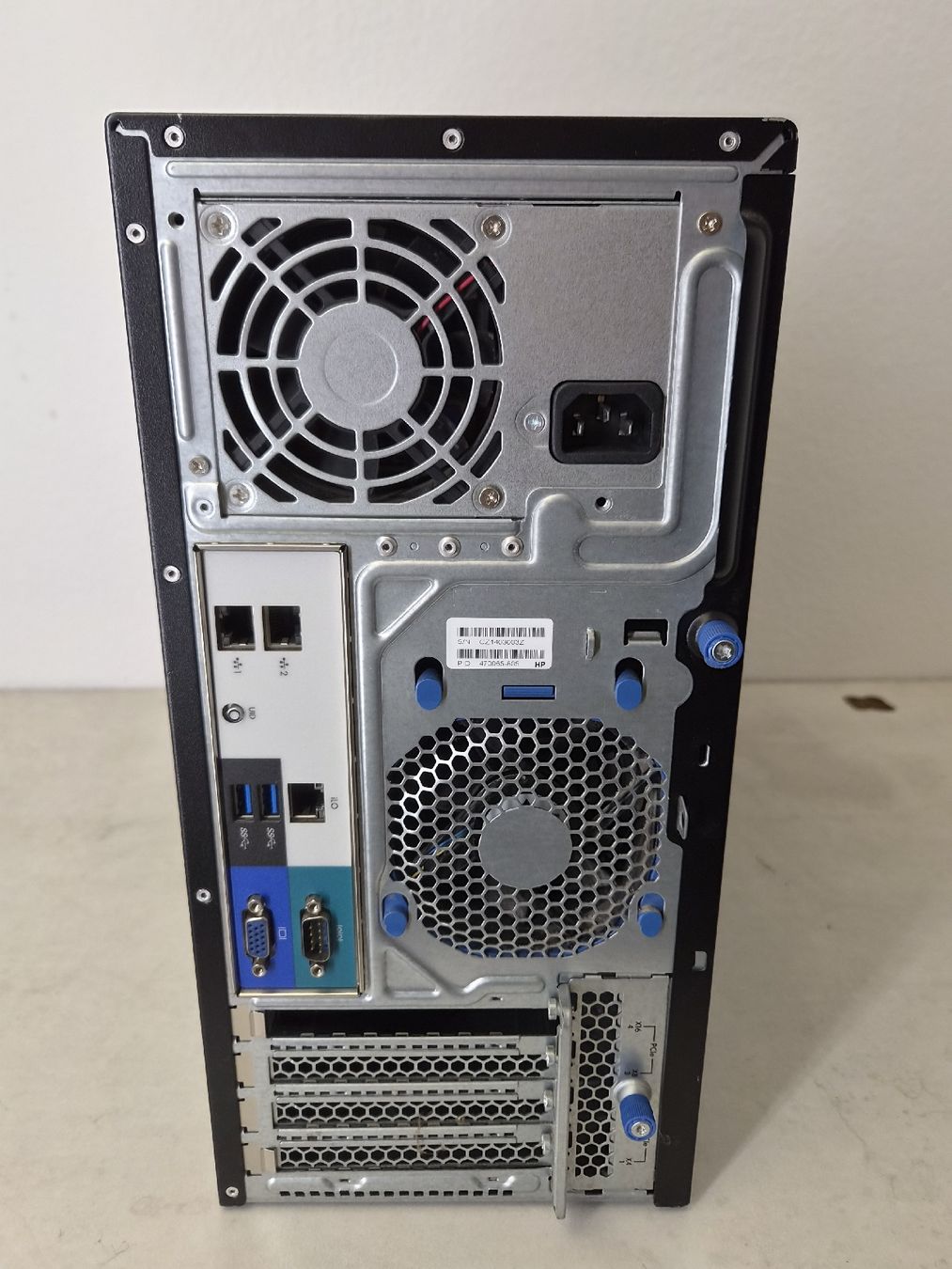 Hewlett Packard Server: HP ProLiant ML310e Gen8 v2, Intel Xeon,  – Gebraucht aus SCHAFFHAUSEN von Atami99 3