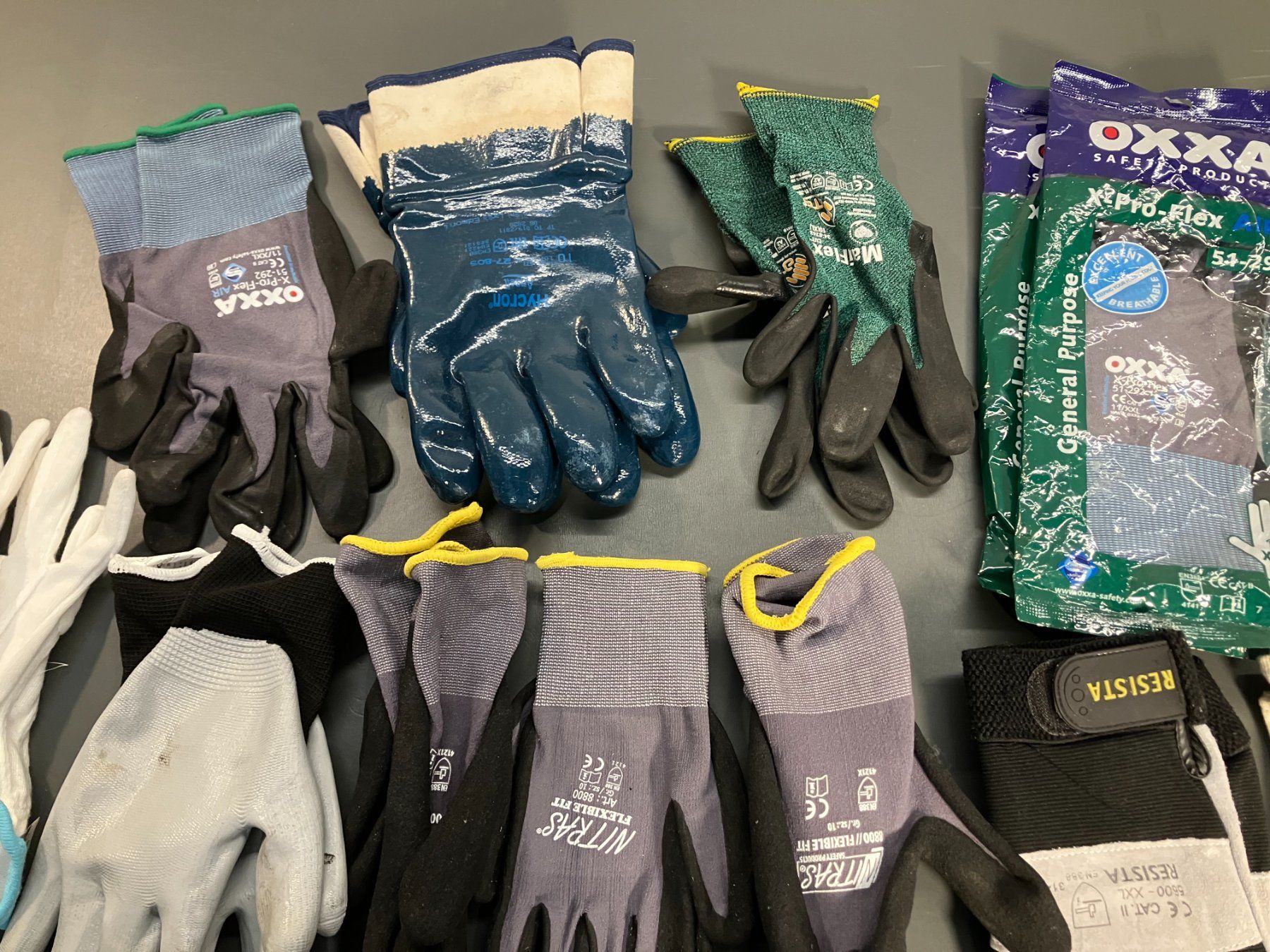 Gants & mitaines : Posten div. gebr. u. neuer Arbeitshandschuhe ab 1.- – Neuf avec emballage d'origine à Lichtensteig par Buy24International 3