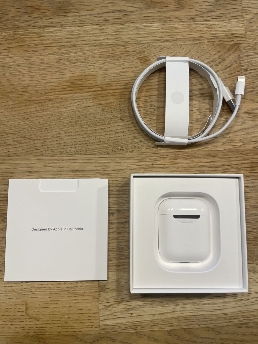 Apple Kopfhörer: AirPods Gen 2 mit Lightning Kabel + Hülle – Neu (gemäss Beschreibung) aus Schneisingen von esz_l8bn 6