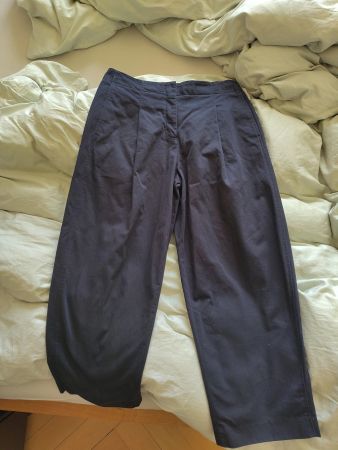 Baggy geschnittene Chino Hose von COS, Grösse 38