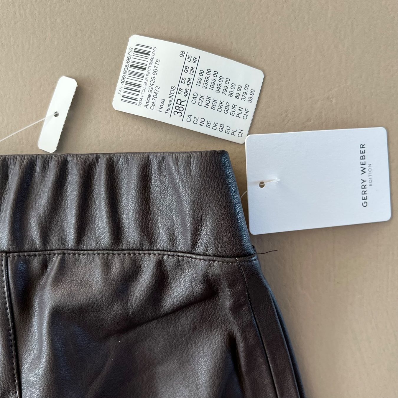 Gerry Weber Pantaloni: neue GERRY WEBER EDITION Kunstleder Hose – Nuovo e nell'imballaggio originale da Zürich venduto da ClosetQueen 8
