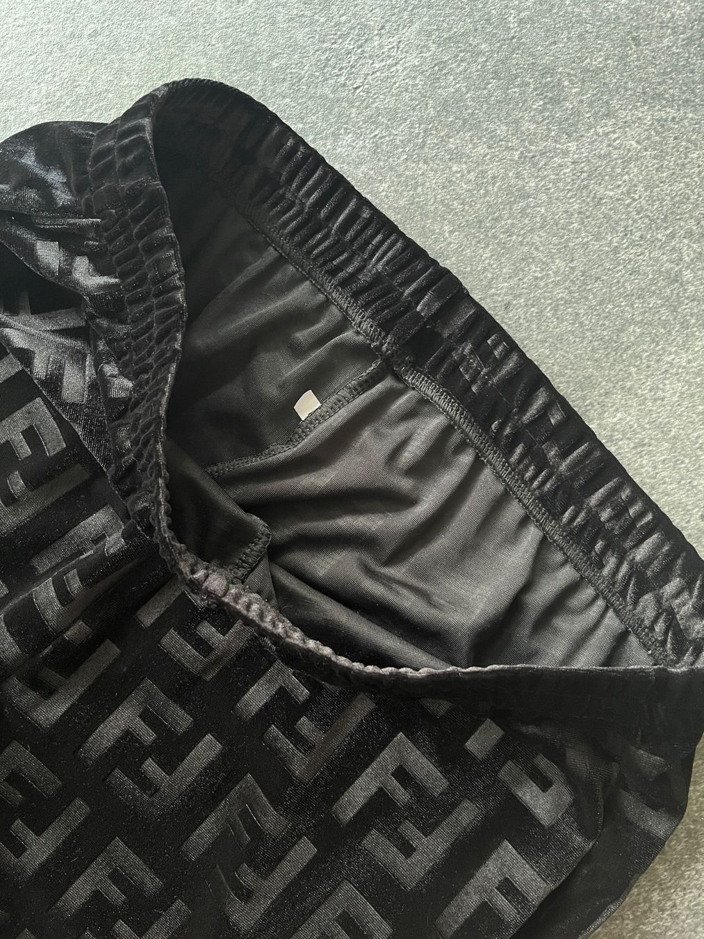 Pantaloni: Damen Hose aus Samtstoff - Größe S-M – Usato da Kilchberg ZH venduto da Simlife 5