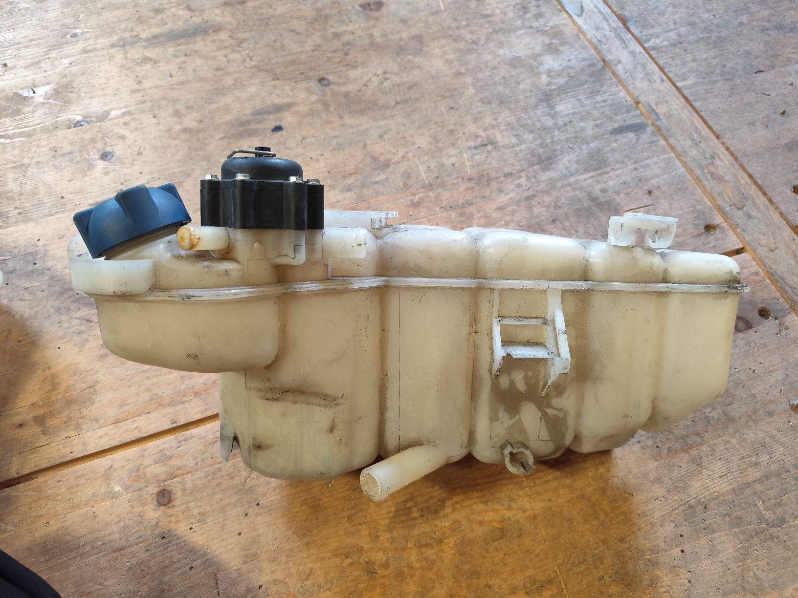 Porsche Tutti pezzi di ricambio auto: vase expansion Porsche 996 – Usato da Chamoson venduto da rom_8rkp 1