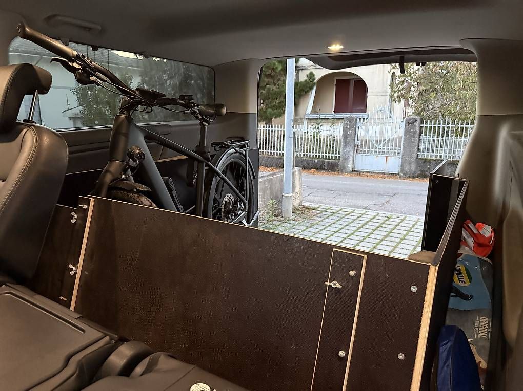 Alle Ersatzteile: Laderaumbox – Gebraucht aus Biel/Bienne von gerrard08 4