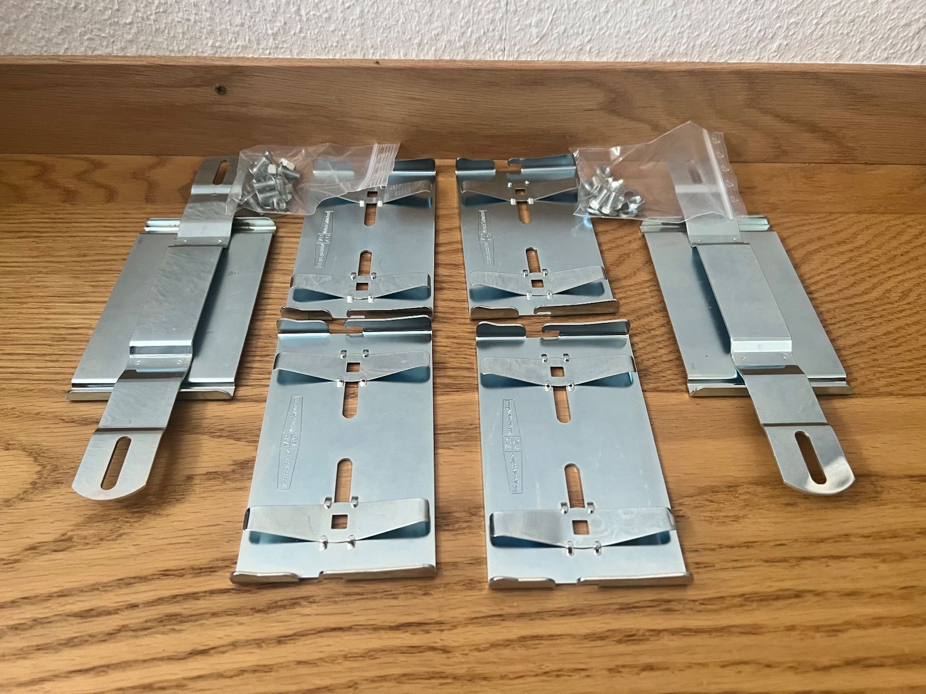 Supporti a parete: Wechselrahmen-Halter Set Neu – Nuovo e nell'imballaggio originale da Bern venduto da No1e 2