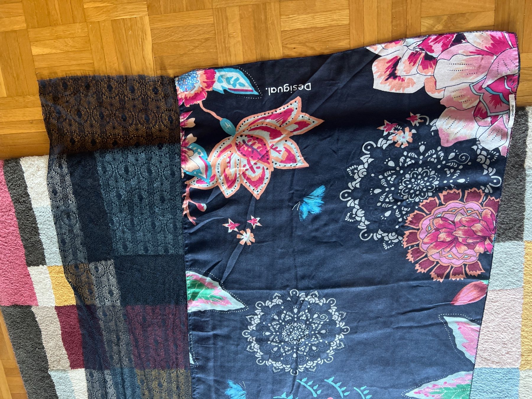 Desigual Foulard & Sciarpe: Schal Desigual – Usato da Winterthur venduto da britsi 2