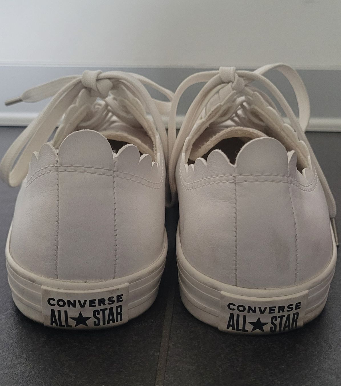 Converse Scarpe da donna: Baskets Converse en cuir blanches pointure 38 – Usato da Sion venduto da likaloba 3