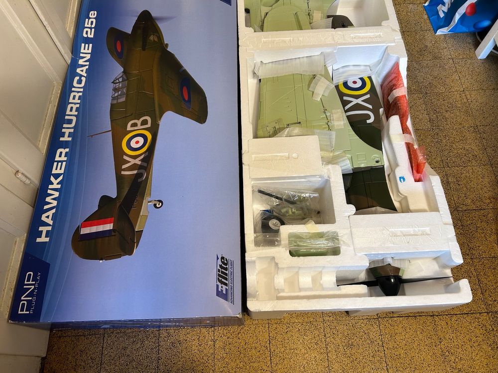 Avion RC Eflite Hawker Hurricane 25e Acheter sur Ricardo