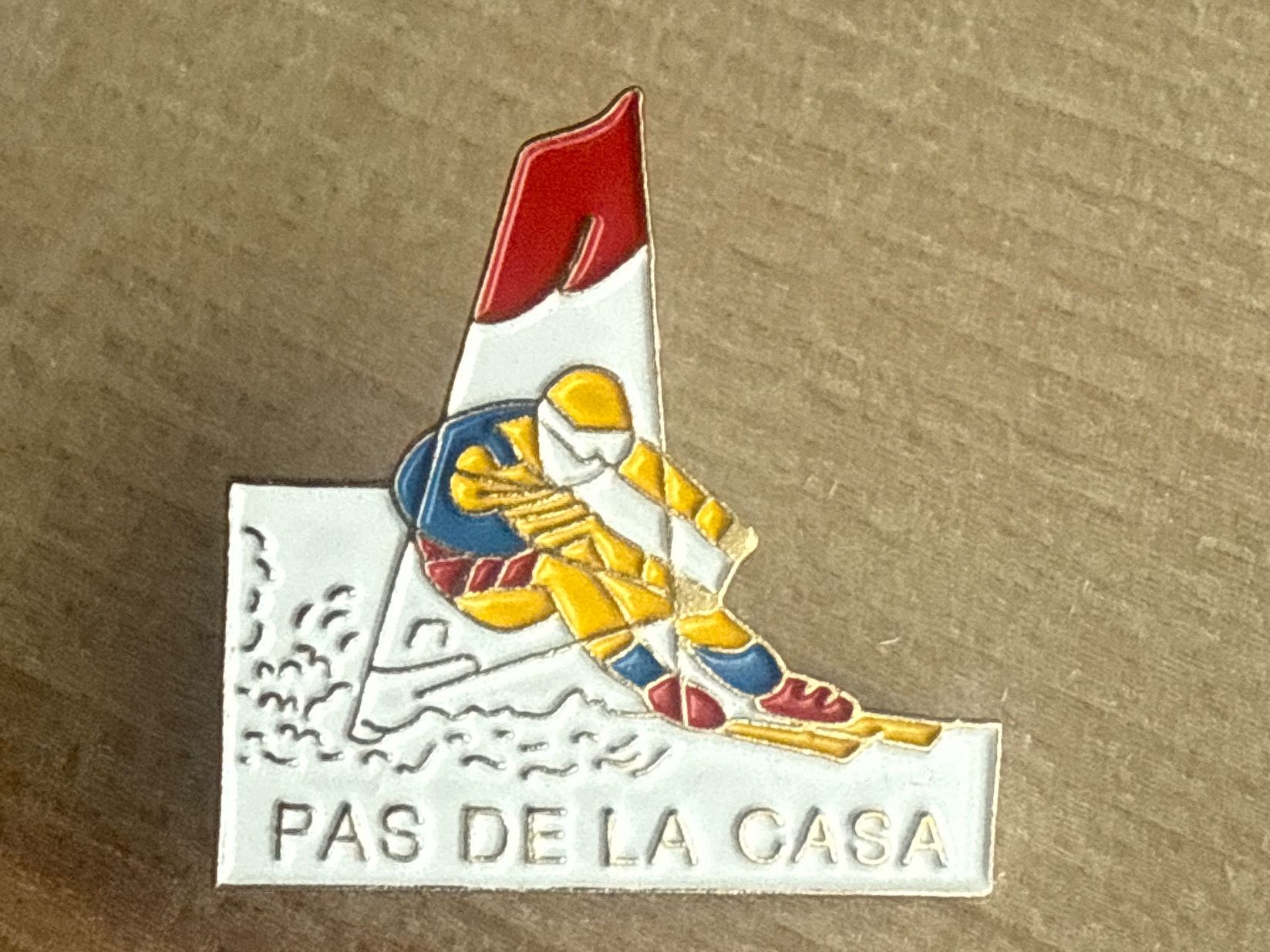 Placchette & Badge: Pin Pas de la Casa – Usato da Glattbrugg venduto da Schweigmatt