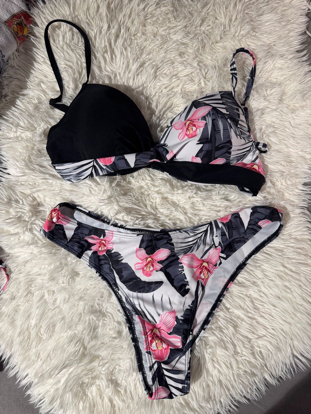 Costumi da bagno & Bikini: Bikini mit Blumenmuster, neuwertig, Grösse 75C / M – Nuovo (secondo la descrizione) da Künten venduto da bel_6wn2