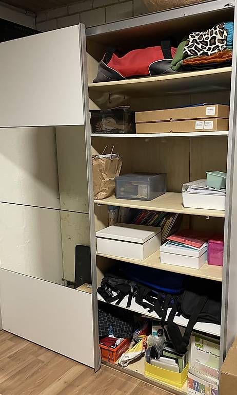 Armoires: 2m Schrank mit Schiebetüren & Spiegel – D'occasion à Gachnang par ch.m 2