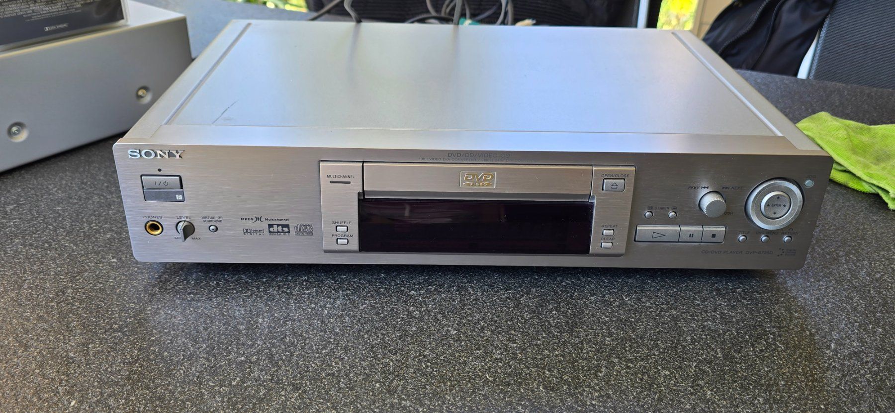 Tutti i DVDs: Sony DVD Player silber guter Zustand – Usato da Buchs AG venduto da zue_z2bt