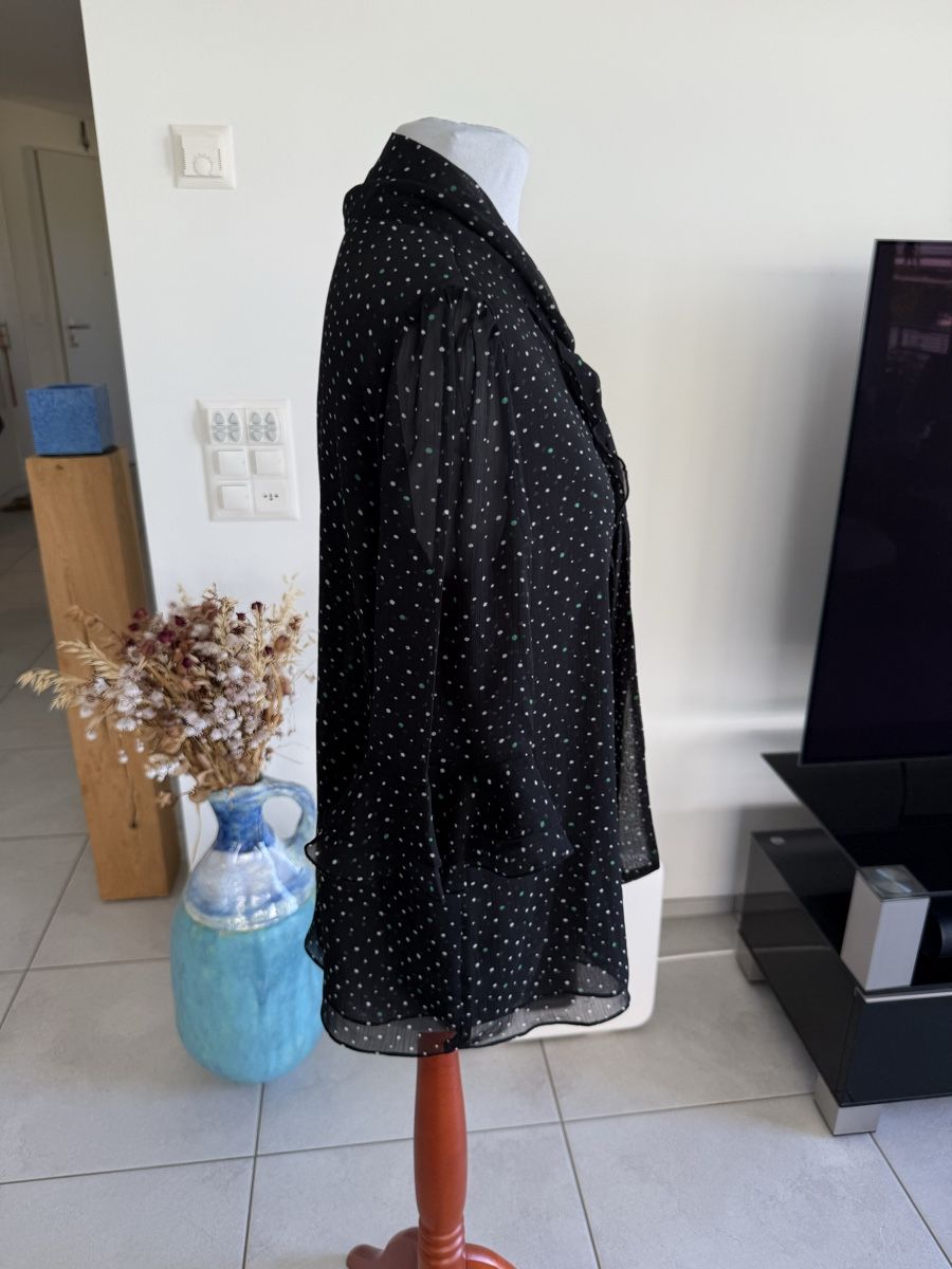 Marc Cain Chemisiers: Marc Cain Bluse schwarz gepunktet Grösse 38/40 – D'occasion à Nänikon par Monimos 1