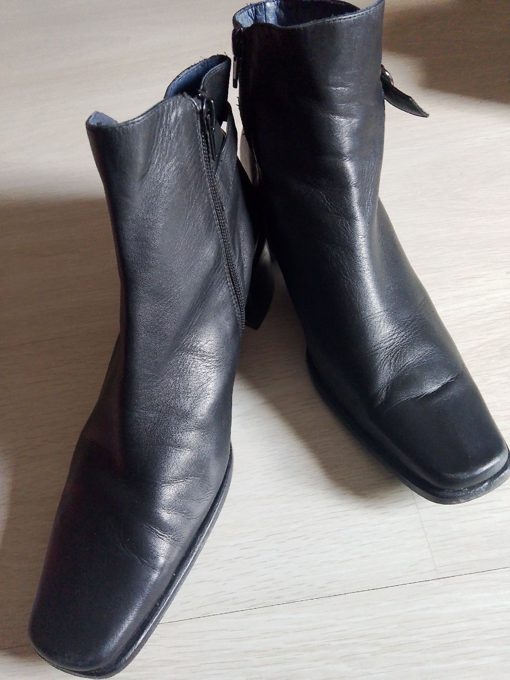 Scarpe da donna: Lederstiefel  – Usato da Sirnach venduto da Marketeria