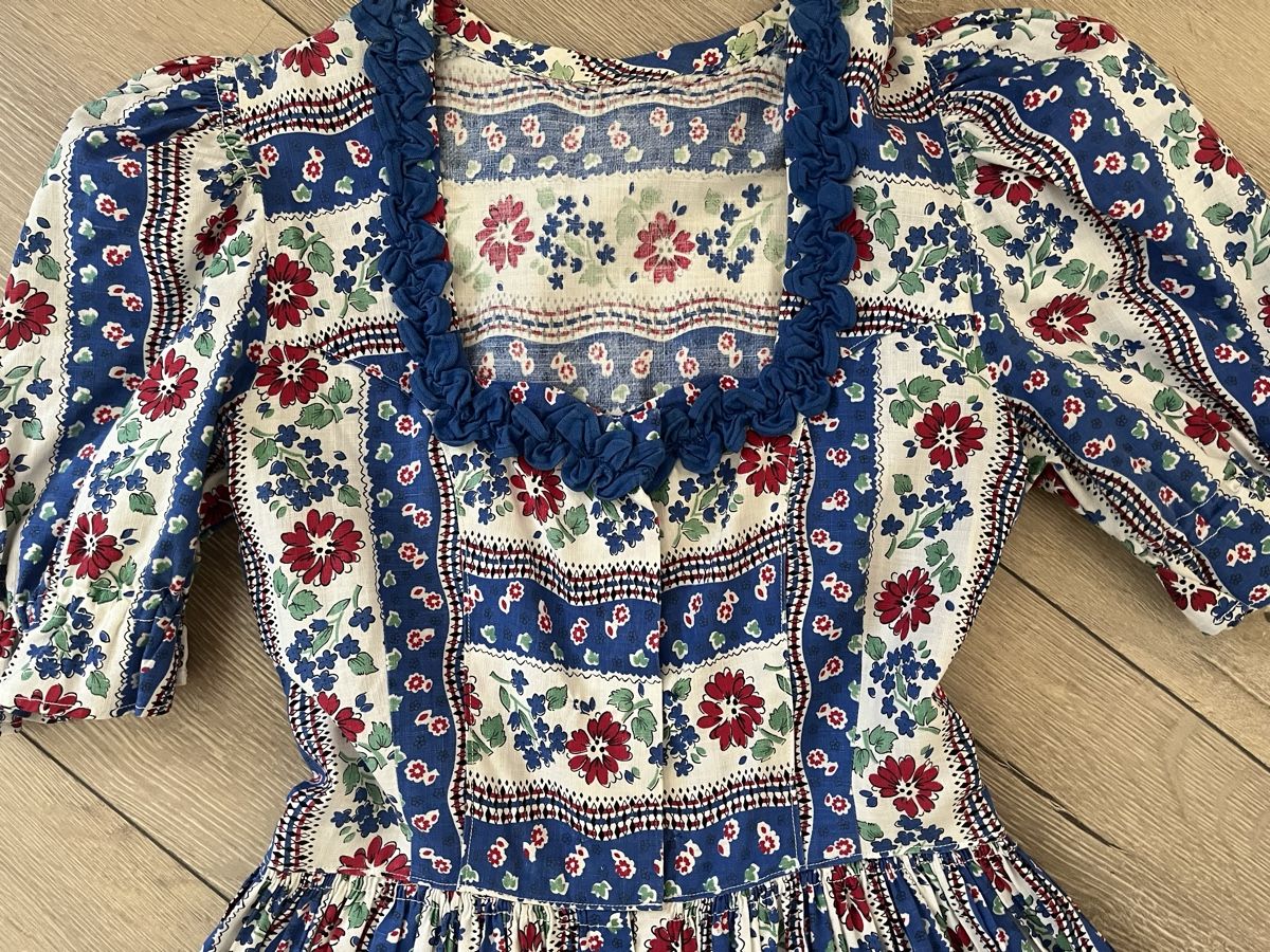 Vestiti: Kleid Blumenmuster blau/rot Grösse S – Usato da Koelliken venduto da Bella-Rosa_60 1
