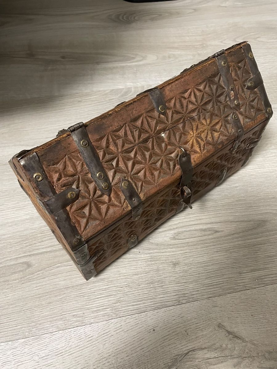 Cassapanche: Coffre en bois ancienne – Usato da Montreux venduto da Pipo7878 1