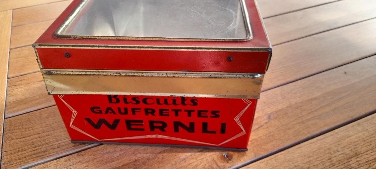 Casse di trasporto: Wernli Biscuits Dose Blechdose rot gebraucht – Usato da Radelfingen venduto da roger302