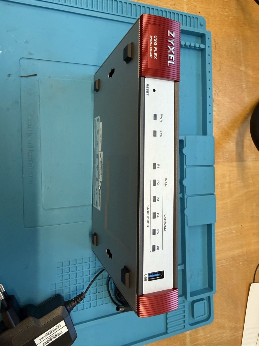 Zyxel Firewall: Zyxel USG FLEX Security Firewall Router gebraucht – Gebraucht aus Wollerau von Robidog2k 1