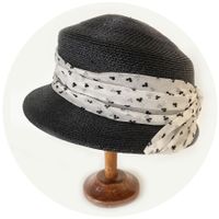 Strohhut schwarz/anthrazit mit Organzaband und Masche 1950s