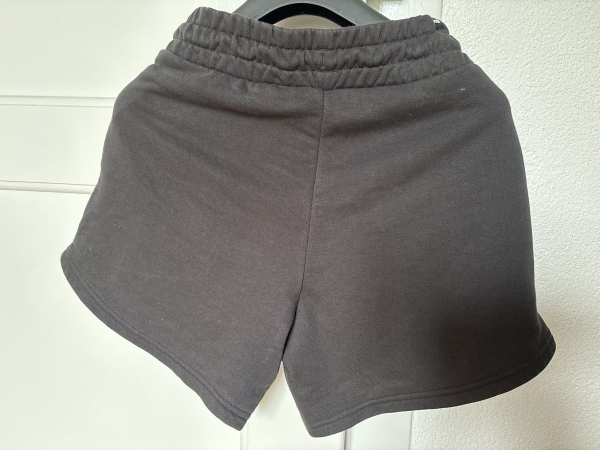 Puma Pantaloni: Puma Shorts Damen Schwarz Grösse S – Usato da Bern venduto da blu123 2