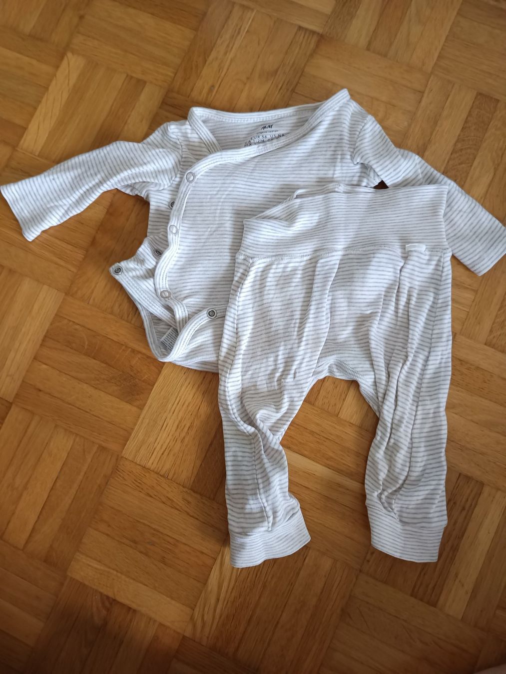 H&M Lotti & Set di vestiti: Outfit H&M Gr. 56 (1-2M) – Usato da Gattikon venduto da Nesy8930