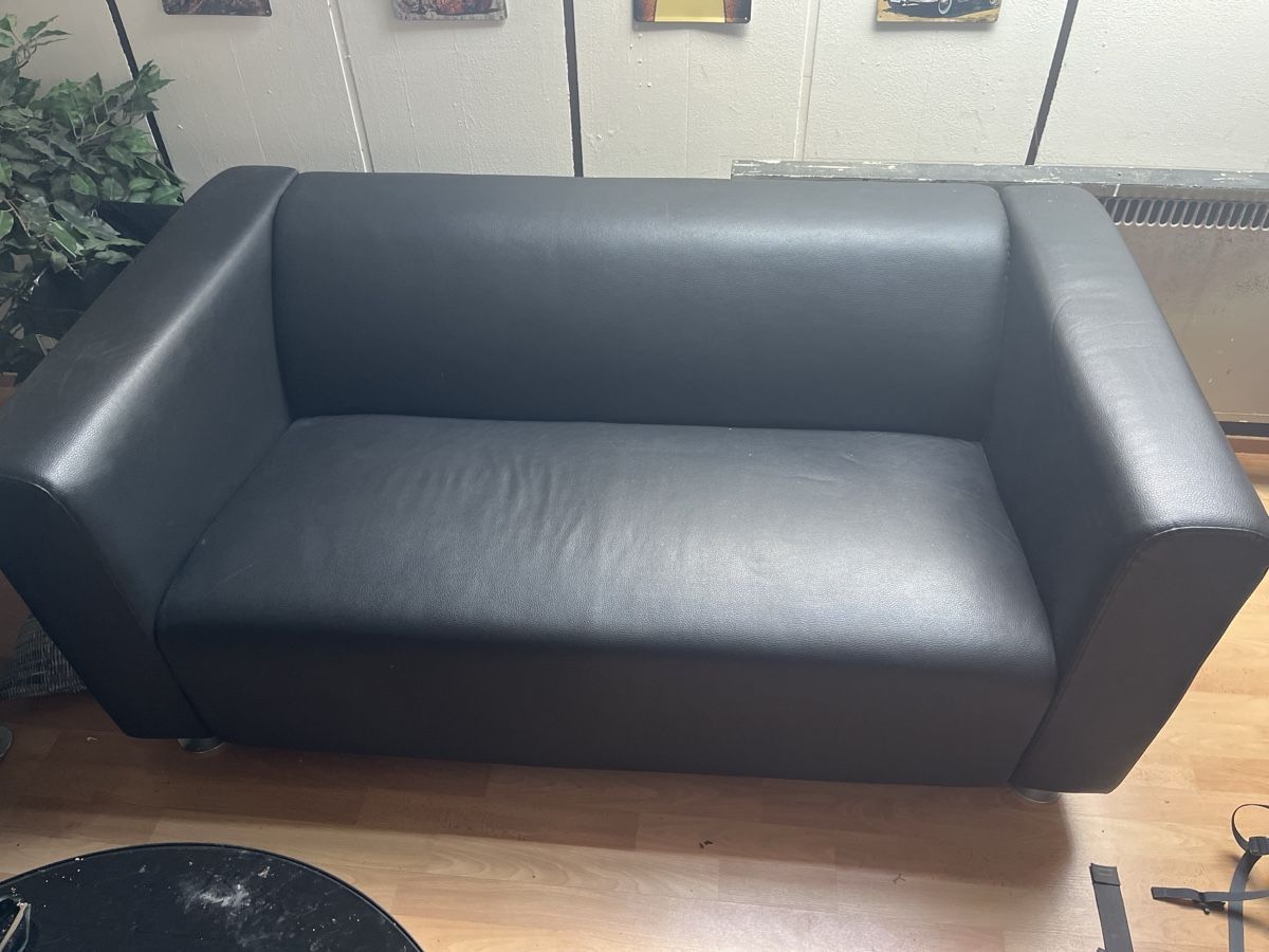 Sofas: 2er Sofa Leder ab 1.- – Gebraucht aus Thürnen von gue_c8yz